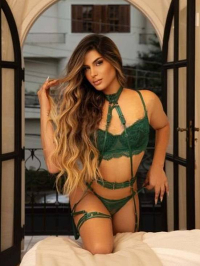 CAMILA SANTA CRUZ trans Verona